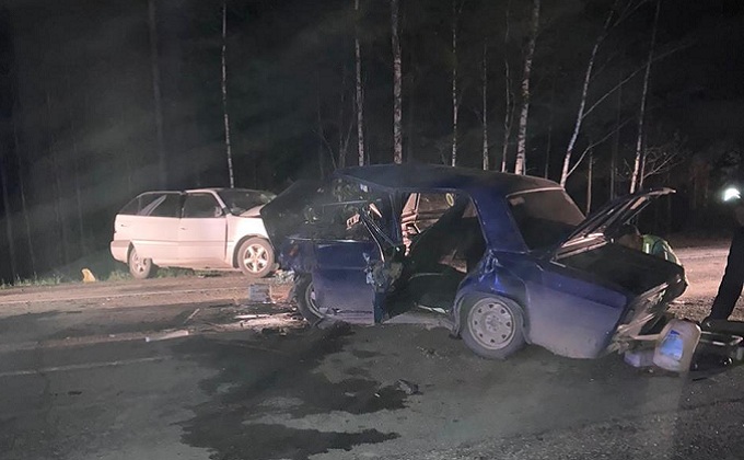 Шесть человек в больнице, один погиб в лобовом ДТП под Новосибирском