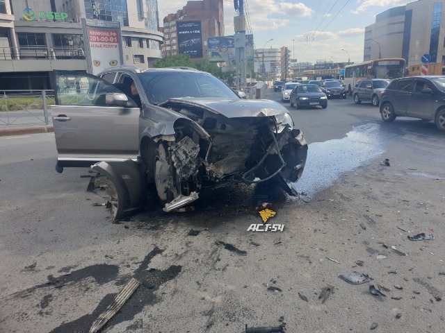 Пассажир Porsche Cayenne пострадал в ДТП на перекрестке Ленина и Димитрова