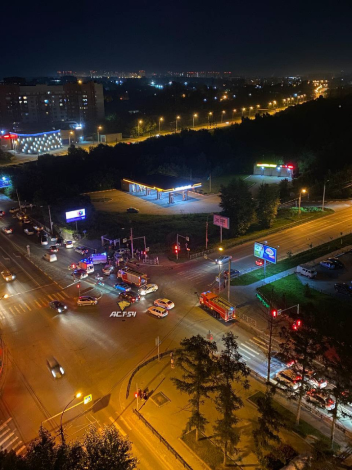 Тройное ДТП произошло в Новосибирске ночью 4 июля. Есть пострадавшие
