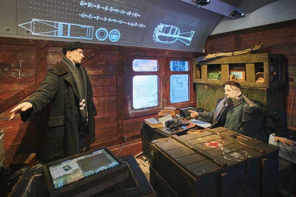 «Состав насыщен эмоциями»: губернатор Андрей Травников посетил музей «Поезд Победы»