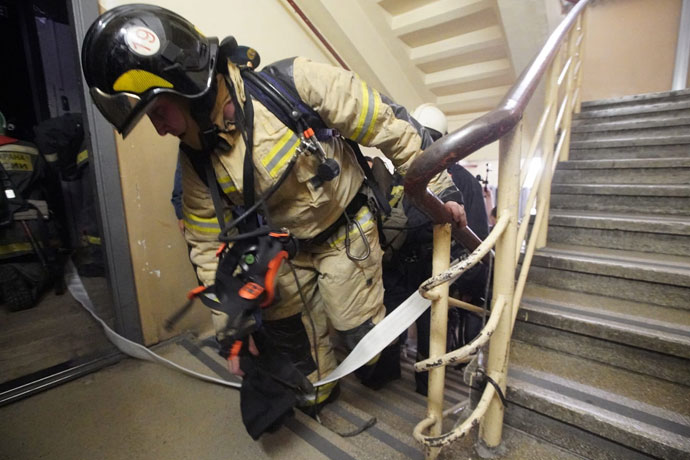 Пятнадцать пожарных машин приехали к Оперному театру – что происходило внутри