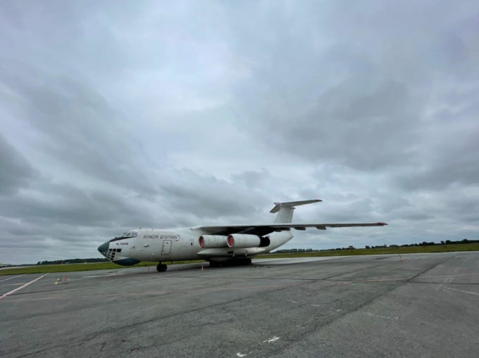 В Толмачево встретили легендарный Ил-76, захваченный в плен боевиками