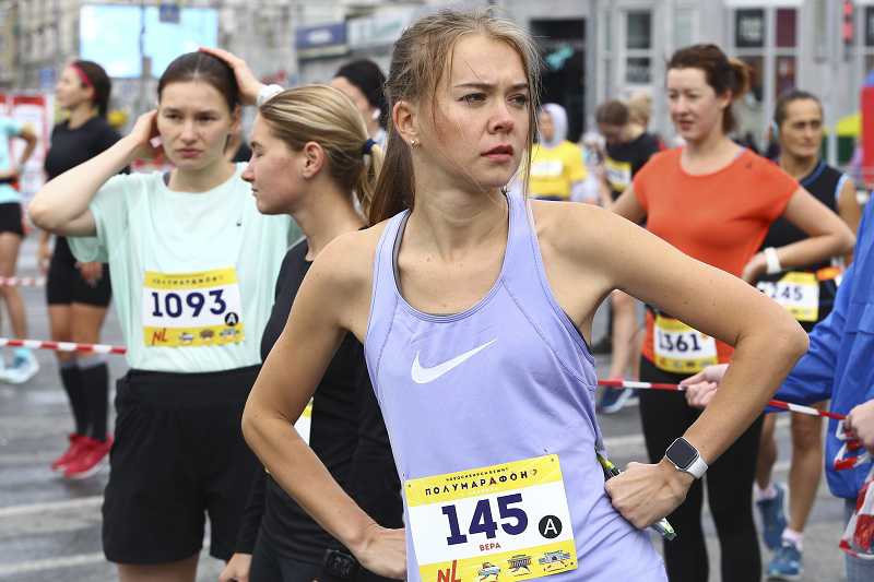 Полумарафон Раевича-2021 выиграла чемпионка из Новосибирска Анна Викулова