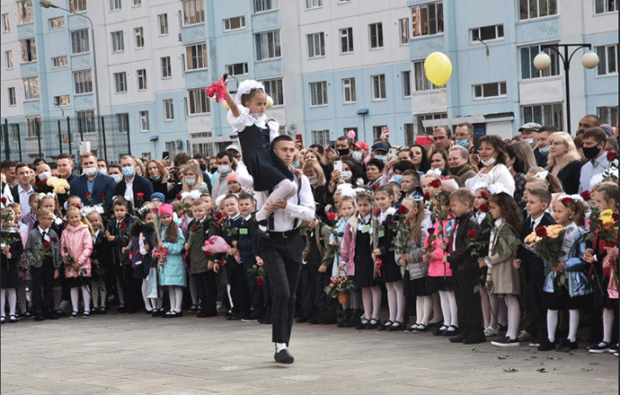 Губернатор Андрей Травников поздравил новосибирских школьников с Днём знаний