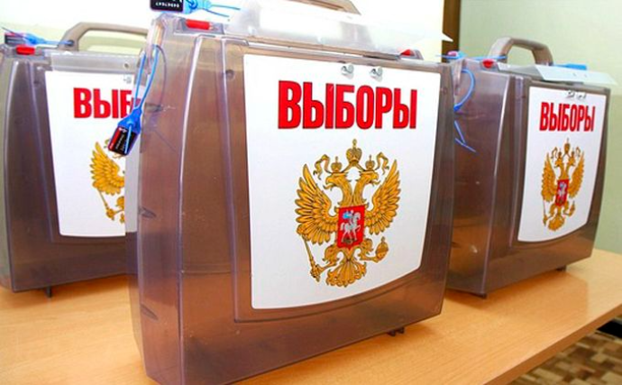 Первые избирательные участки открылись в России