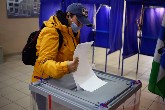 Кинозрителей с избирателями перепутали «бдительные» наблюдатели на выборах в Государственную думу 2021 в Новосибирске