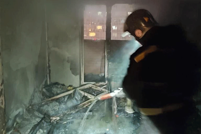 Троих детей спасли с балкона горящей квартиры в Новосибирске