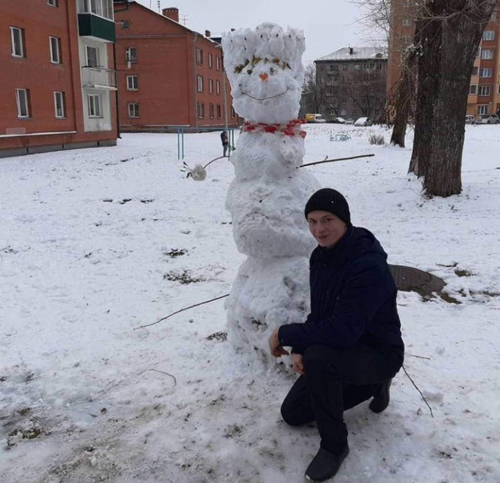 Сотни снеговиков появились во дворах Новосибирска в последний день октября