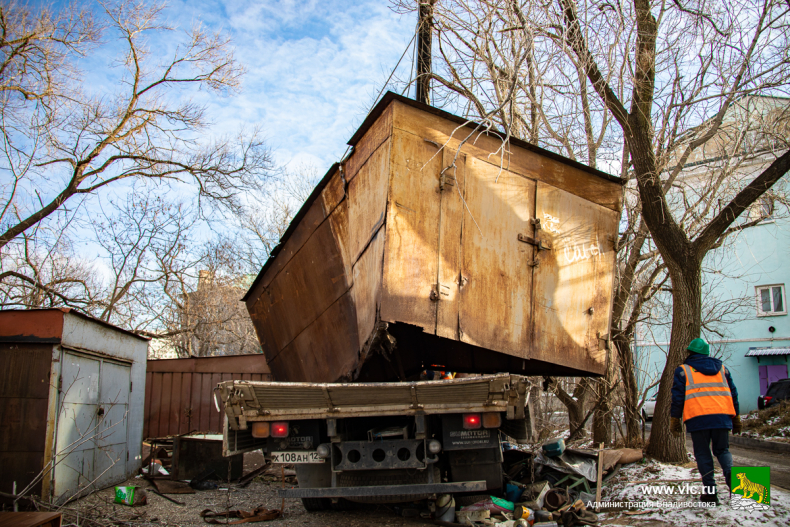 Во Владивостоке благоустроят территории, где демонтировали незаконные гаражи