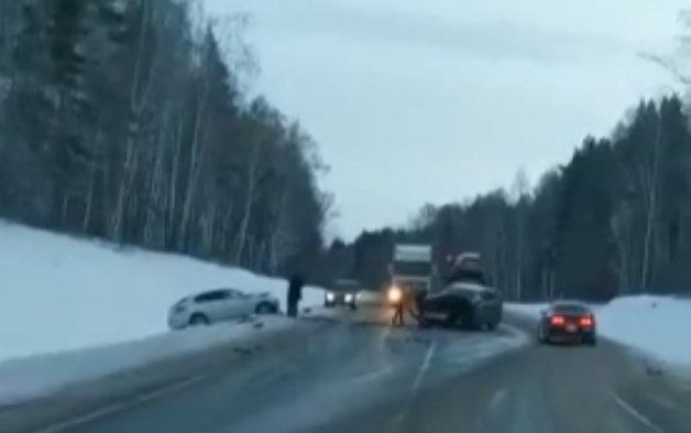 Авария с участием трех машин произошла в Мошковском районе