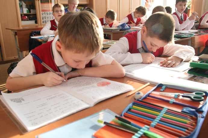 Ожоги глаз на уроке получили первоклассники в Новосибирске