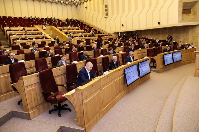 Заксобрание Новосибирской области одобрило поправки в законопроект о праве введения QR-кодов властями региона