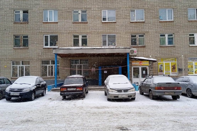 Мать с двумя детьми выгоняют на улицу из общежития в Новосибирске