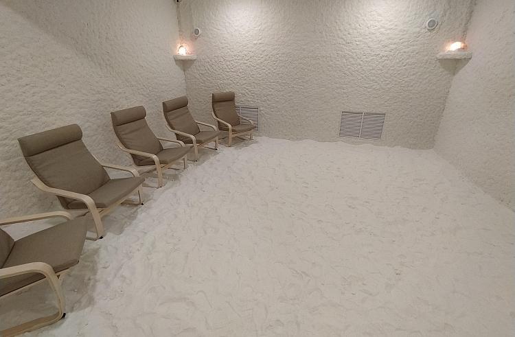 В Приморье открыли солевую пещеру для детей с заболеванием легких