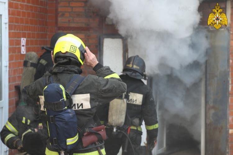 В Приморье во время пожара в гараже пострадал мужчина