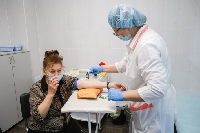 Шестнадцать тысяч жителей Новосибирской области прошли углубленную диспансеризацию после коронавируса