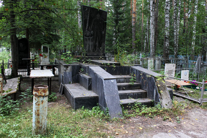 Тайны Заельцовского кладбища: роскошь цыганских склепов