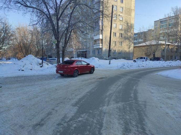 В Новосибирске пьяная женщина  сбила двух детей на тротуаре