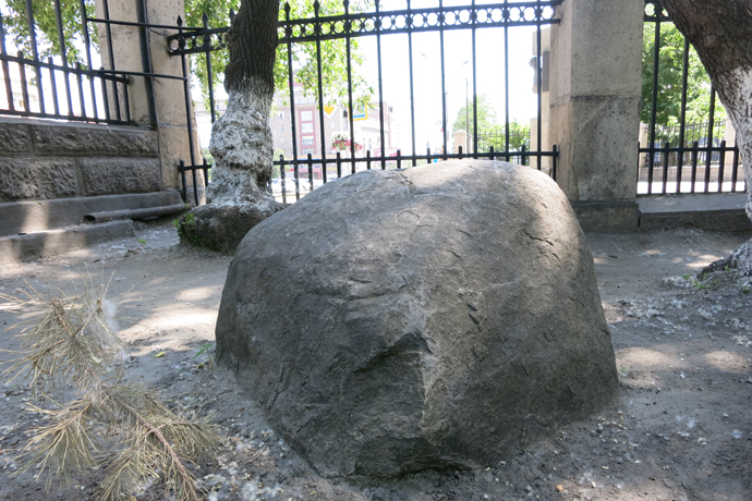 Чертов камень Новосибирска: проклятие или реликвия