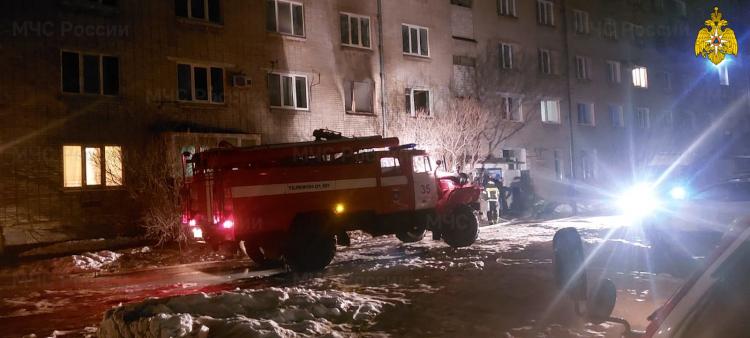 В Приморье во время пожара в пятиэтажке было спасено 12 человек