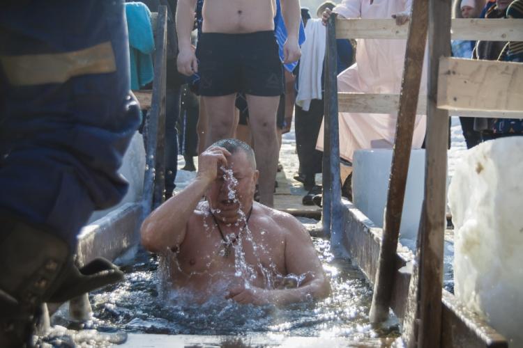 Приморцев предупредили о том, что нельзя делать во время крещенских купаний