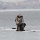 Победитель зимней «Народной рыбалки» во Владивостоке получит надувную лодку