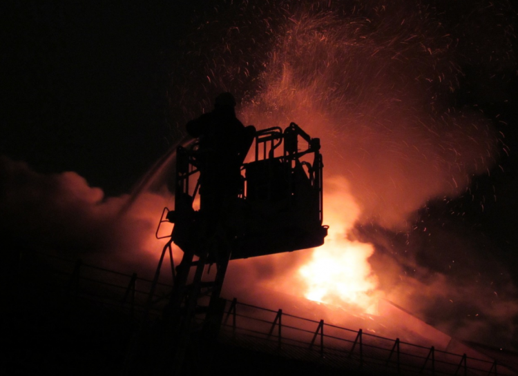 Пять человек едва не пострадали при пожаре во Владивостоке