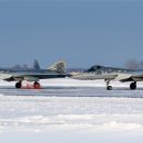 Два новейших истребителя Су-57 оказались в аэропорту Новосибирска