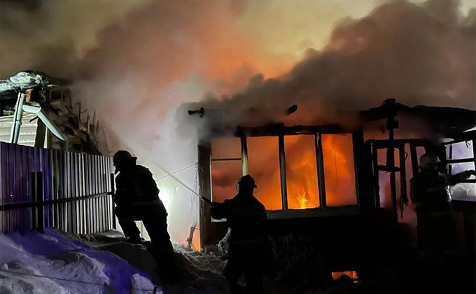 Пожар вспыхнул в частном доме в Марусино: тушили 17 человек