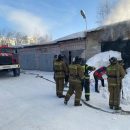 Странника в овчинном тулупе спасли из горящего гаража в Новосибирске
