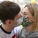 Поцелуй меня в маску: любовный креатив эпохи ковида