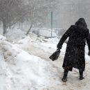 Снегом завалили дорожники тротуары частного сектора в Новосибирске