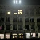 Промышленный альпинист сорвался с крыши НГУ, убирая снег