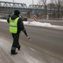 Инспектора ГИБДД под Новосибирском соблазнил водитель Mercedes