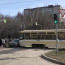 Трамвай протаранил «Ладу» в Новосибирске и спровоцировал затор