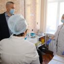 Губернатор проверил работу поликлиник в период майских праздников: вакцинация и диспансеризация проходят без сбоев