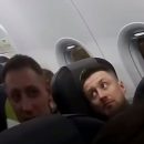 Авиадебоширов-приятелей судят за нападение на полицейских Авиадебоширов-приятелей судят за нападение на полицейских