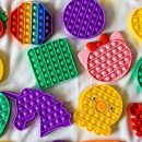 Игрушка симпл-димпл и поп-ит: вирусная мода захватила детей