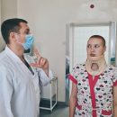 От резких болей и инвалидности спасли девушку новосибирские хирурги