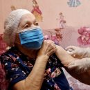 Прививку от COVID-19 сделала 102-летняя жительница Новосибирска Прививку от COVID-19 сделала 102-летняя жительница Новосибирска