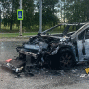 «Пежо» уничтожило огнем в аэропорту Толмачево – хозяйка не пострадала