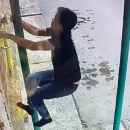 C водосточной трубы сорвался мужчина в Новосибирске