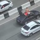 В Новосибирске ищут Subaru Legacy с двумя парнями на крыше