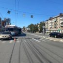 Мать и дочь увезли в больницу из-за столкновения троллейбуса и автобуса в Новосибирске