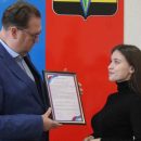 Дети-сироты из Искитима получили сертификаты на жилье стоимостью 1,6 млн рублей
