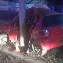 Ночью водитель Toyota Vitz протаранил столб освещения на Большевистской