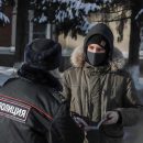 Полиция опубликовала видео нападения на девушку в доме на улице Кошурникова Полиция опубликовала видео нападения на девушку в доме на улице Кошурникова